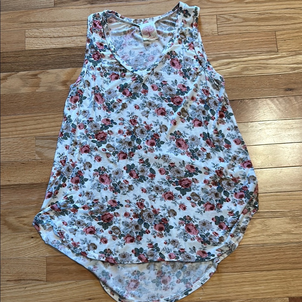 Freeloader floral (roses) high low tank. Like new. Size small. Soft and comfy